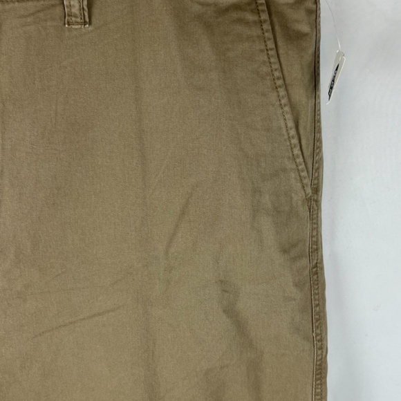 NWT: old navy Straight Lived-In Khaki Non-Stretch Shorts for Men (48) - Picture 5 of 13